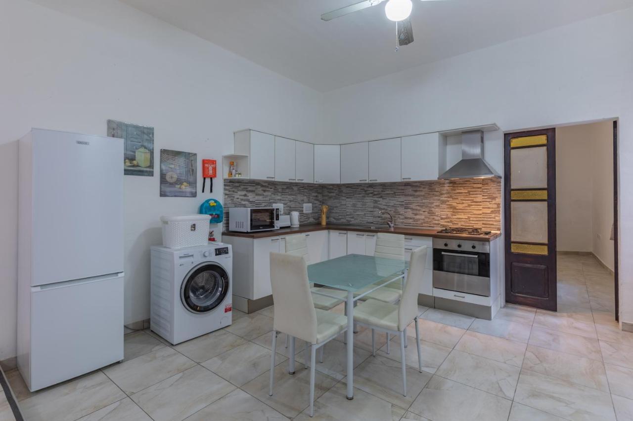 Bormla - Comfortable Two Bedroom Apartment Cospicua Exterior foto